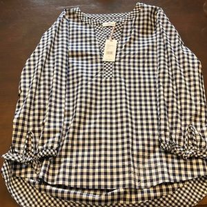 Women’s large vineyard, vines, mixed gingham tie sleeve top.